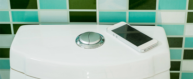 How Using Your Smartphone in the Bathroom is Making You Sick
